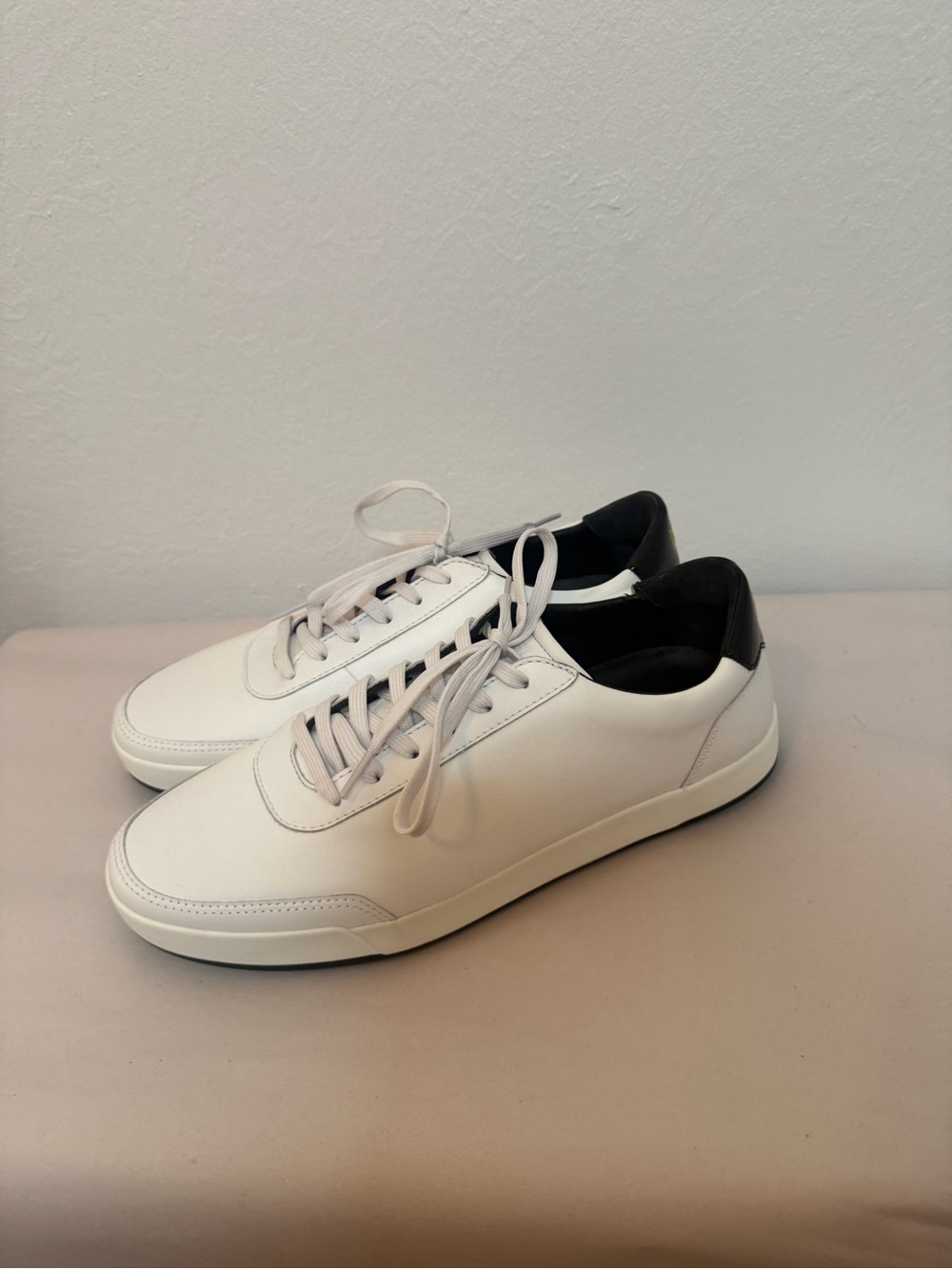 Novella "The Preface" white lace-up sneakers